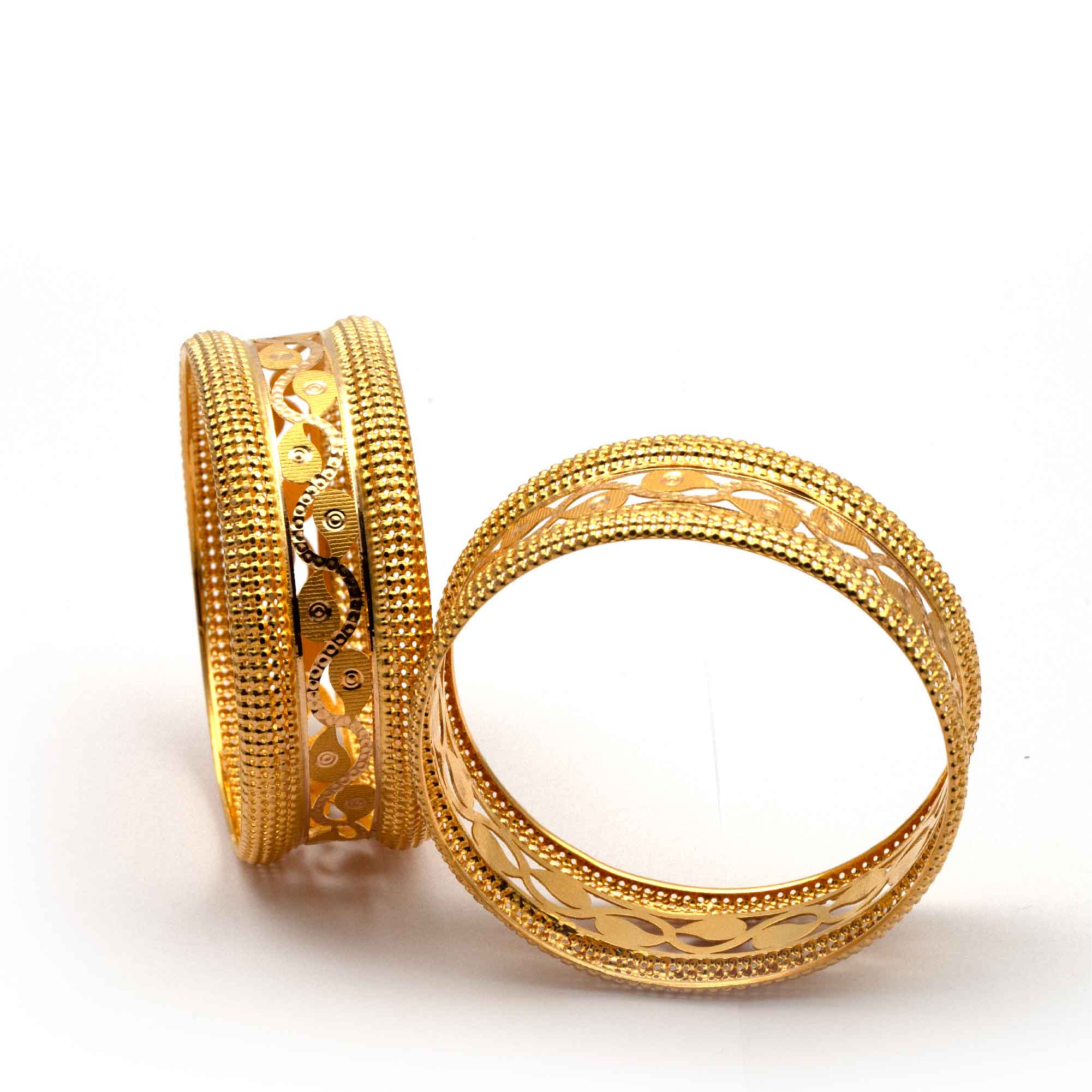 beauteous swirl gold bangle