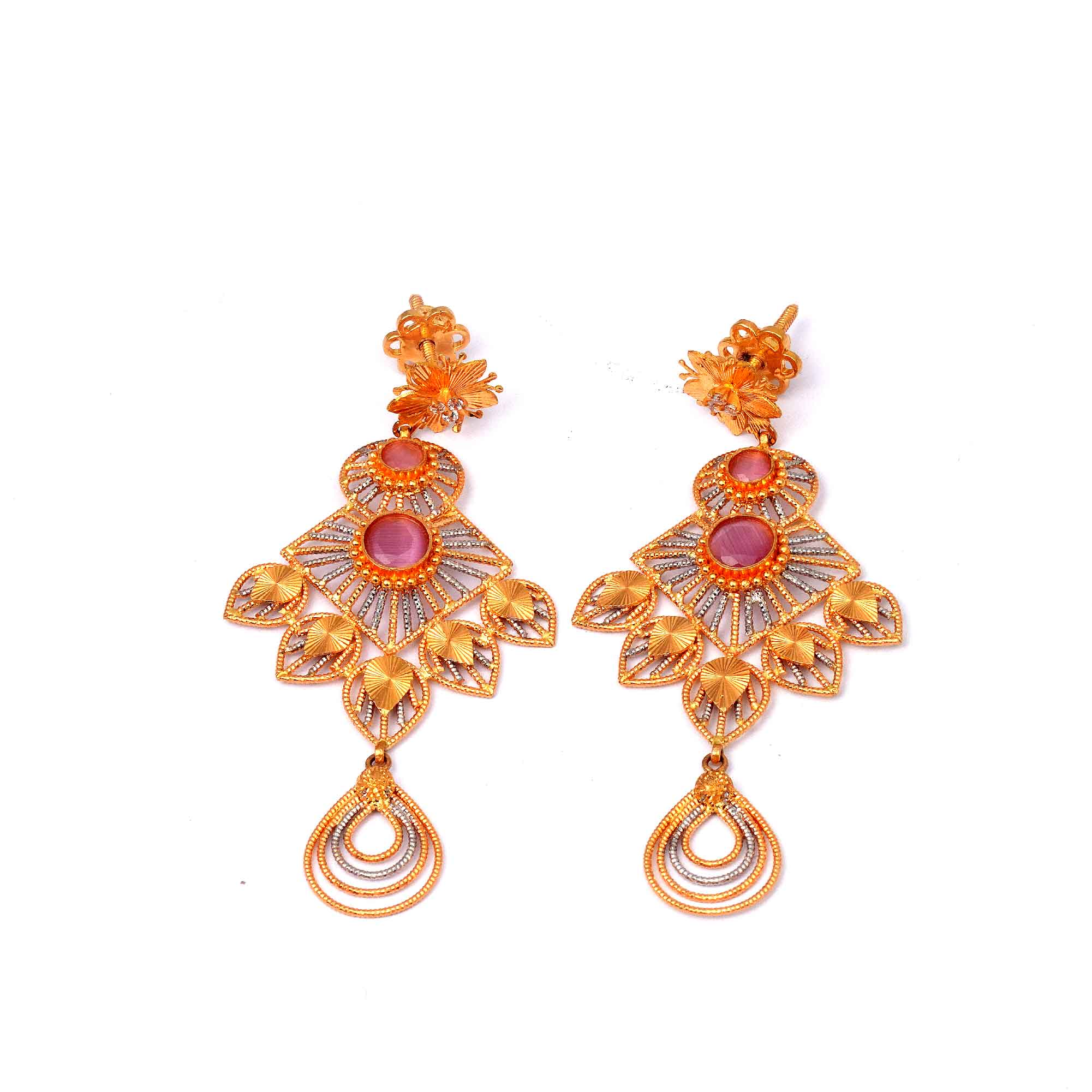 elegant trefoil pattern gold earrings